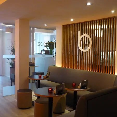 Beez Hotel