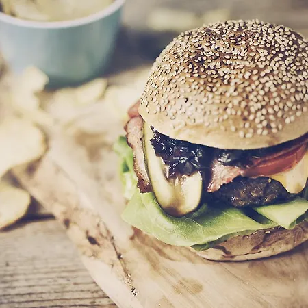 Отель Beez Маастрихт