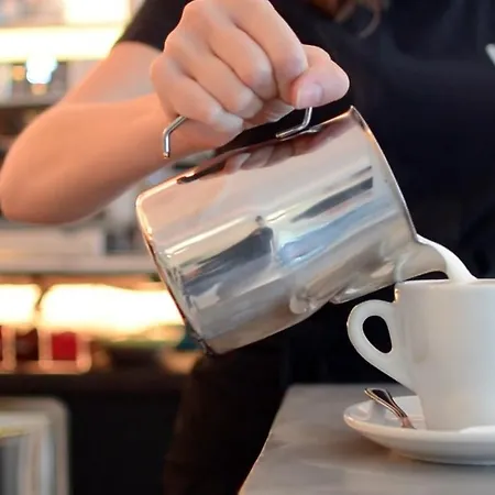 Отель Beez Маастрихт