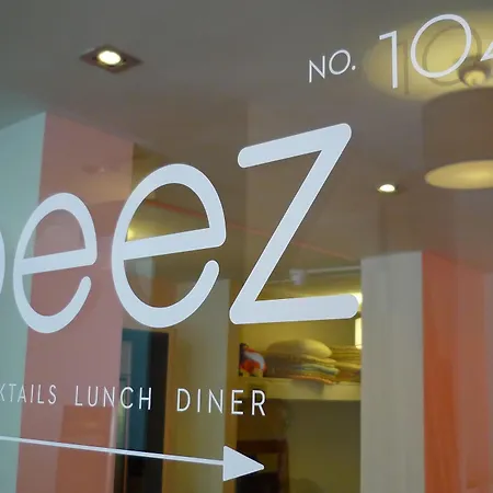 Beez Hotel